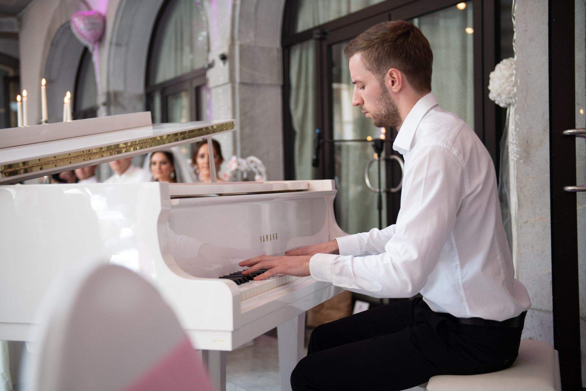 Max Klioutchnikov at white piano